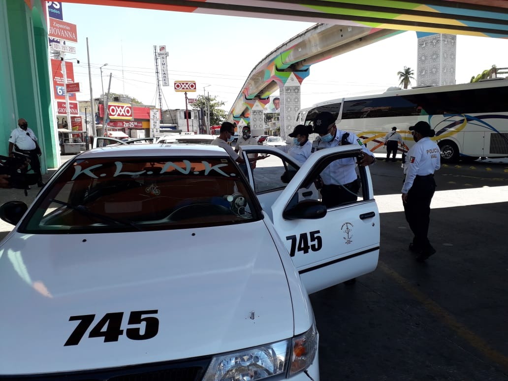 Intensifican acciones de desinfección de unidades del servicio del transporte público en la zona Diamante