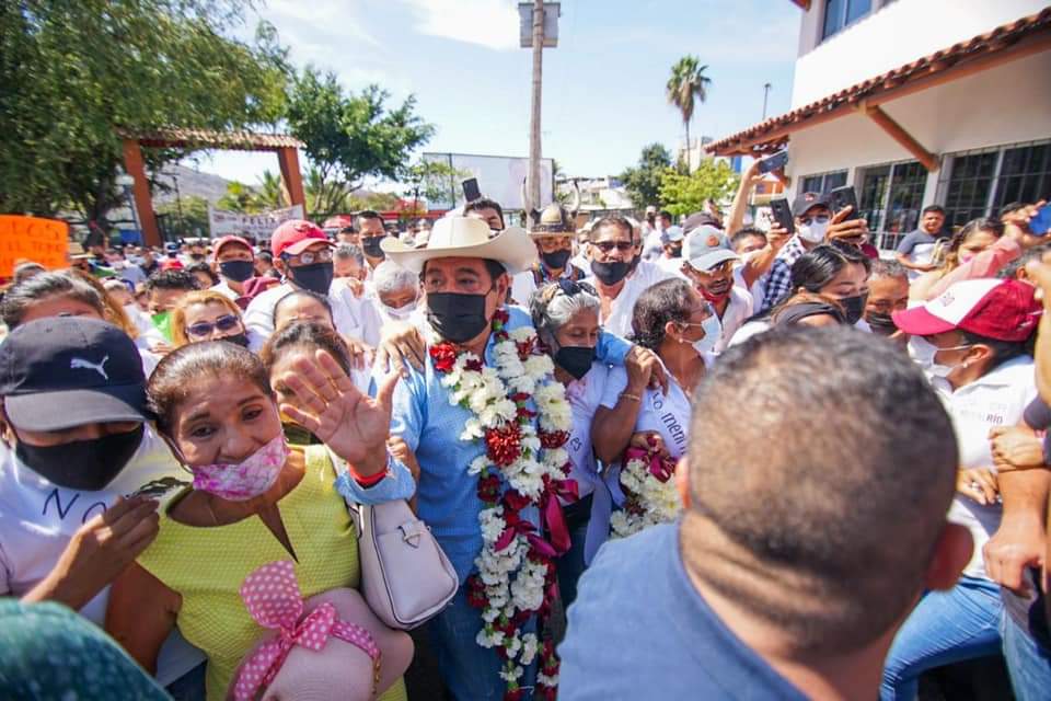 En Zihuatanejo, Félix Salgado Macedonio recibe el respaldo de pobladores de municipios de Costa Grande