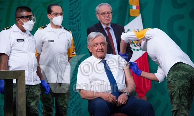 López Obrador recibe la primera dosis de la vacuna anti Covid