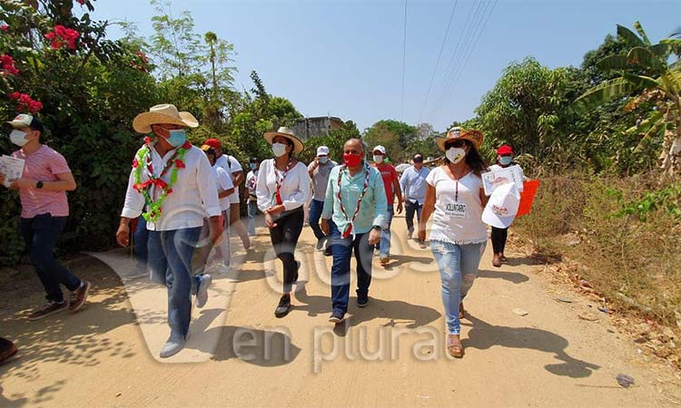 Acompaña Añorve a Rafael Navarrete y Greta Ventura a un recorrido por Ometepec