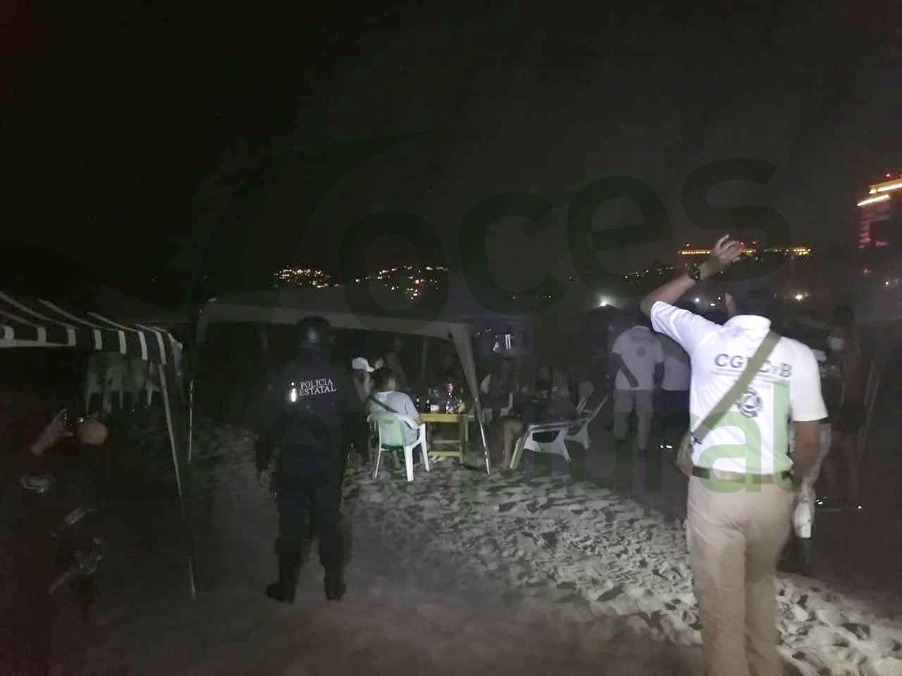 Dispersan la Policía Estatal, SEDENA, SEMAR, GN y autoridades municipales a personas en zona de playa de Acapulco