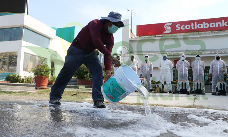 Trabajadores municipales realizan jornada de limpieza en la franja turística de Acapulco