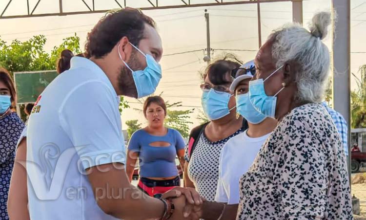 Se quejan pobladores del distrito 07 ante Ricardo Astudillo por el desabasto de agua