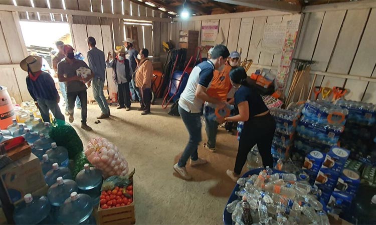 Simpatizantes de Félix Salgado llevan víveres y herramientas a Llanos de Tepoxtepec