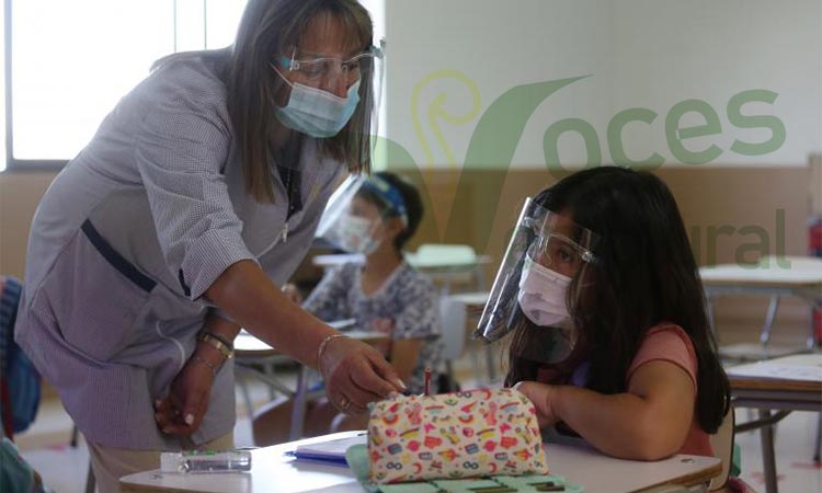 La vacuna para maestros, sólo con presentar su credencial, informa la SEP