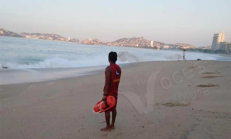 Por el mar de fondo, cierran los muelles de Acapulco y Zihuatanejo, informa la SPC