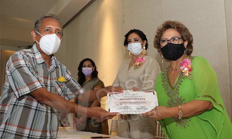 Reconoce Adela Román labor de enfermeras y enfermeros municipales durante la pandemia