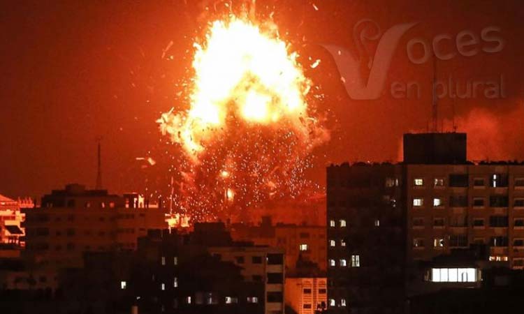 Israel bombardea y destruye edificio que albergaba a televisora palestina