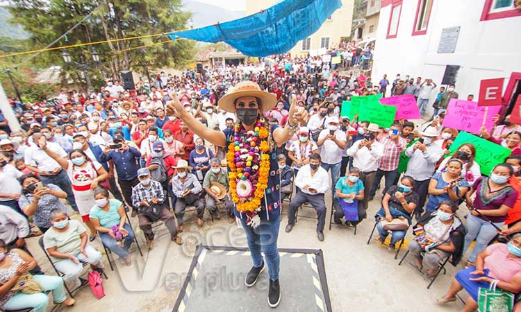 Vida digna para La Montaña con educación y salud, ofrece Evelyn Salgado Pineda