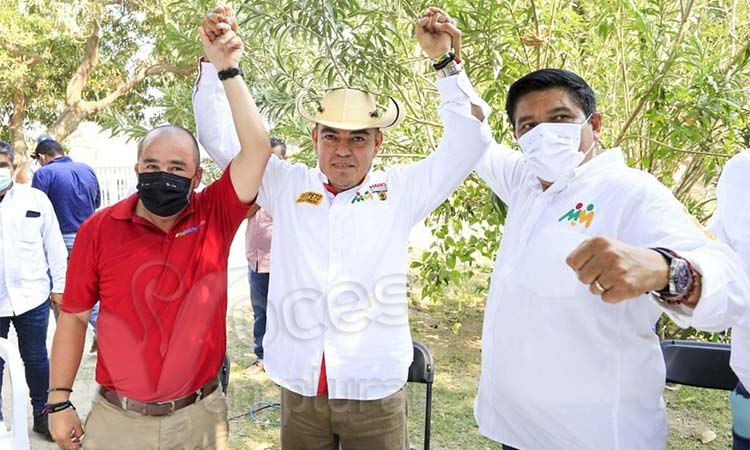 Recibe Moreno Arcos el apoyo de Erick Chávez y transportistas de la zona sur de Acapulco