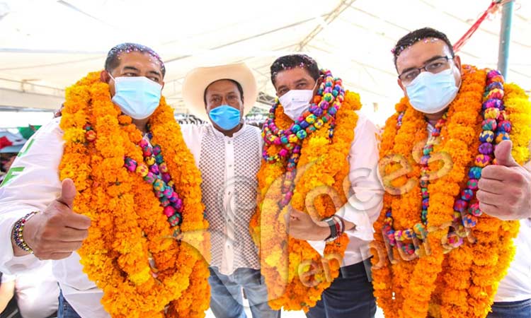 Recibe Mario Moreno Arcos más adhesiones durante su gira por La Montaña