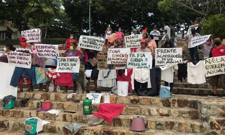 Protestan colonos en el ayuntamiento de Acapulco por escasez de agua potable