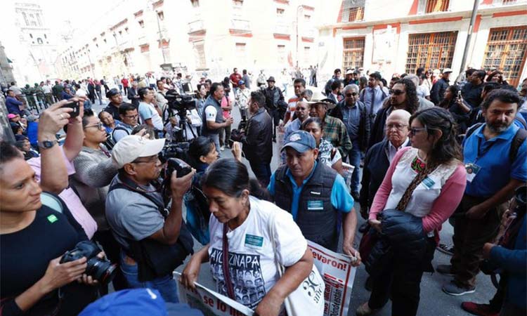 Se reúne el presidente López Obrador con familiares de los 43