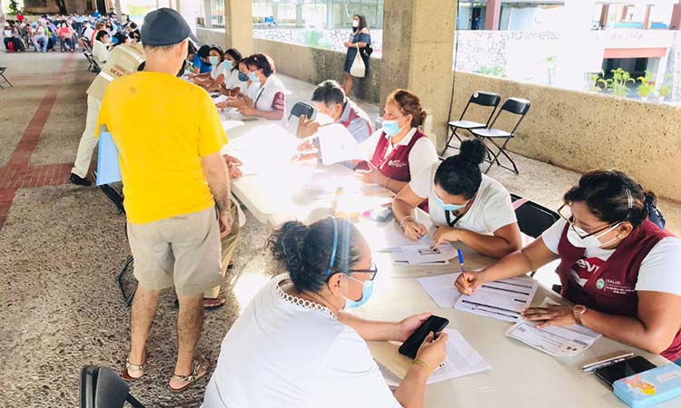 Arranca la vacunación de personas de 40 a 49 años en los módulos de Acapulco