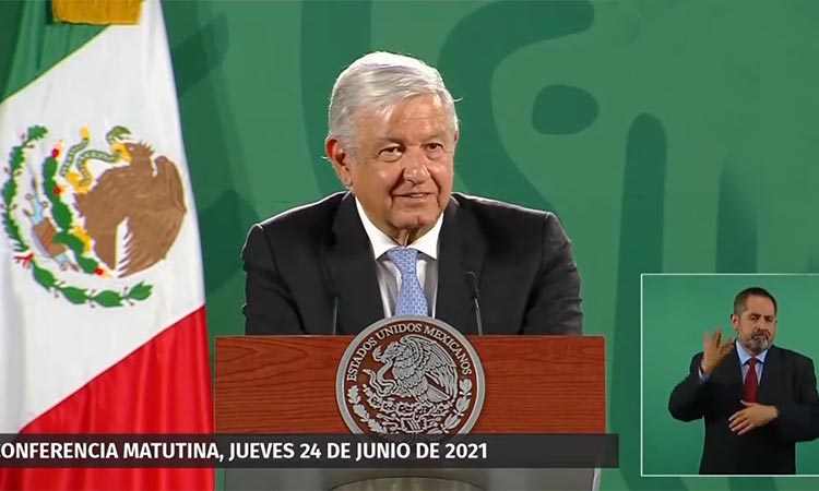 AMLO recibirá tarjeta de pensión para adultos mayores; “no es sólo para los pobres”, dice