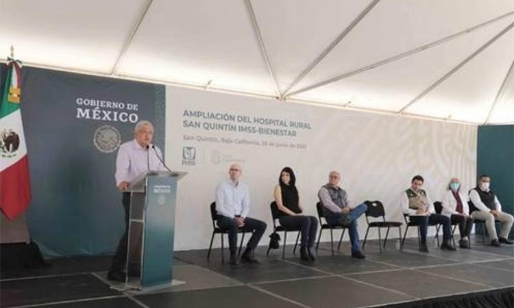 Anuncia AMLO que retomará proyecto de un sistema de salud universal