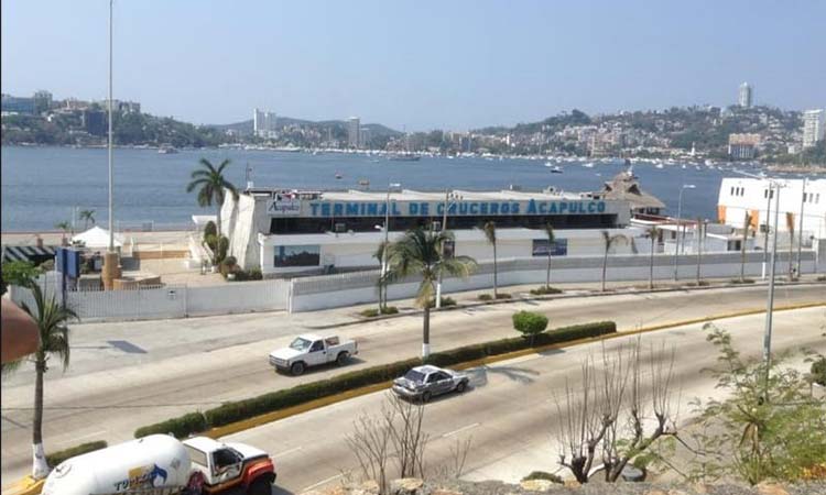 Asume la Marina el control del puerto de Acapulco; SCT rechaza ampliar concesión a la API