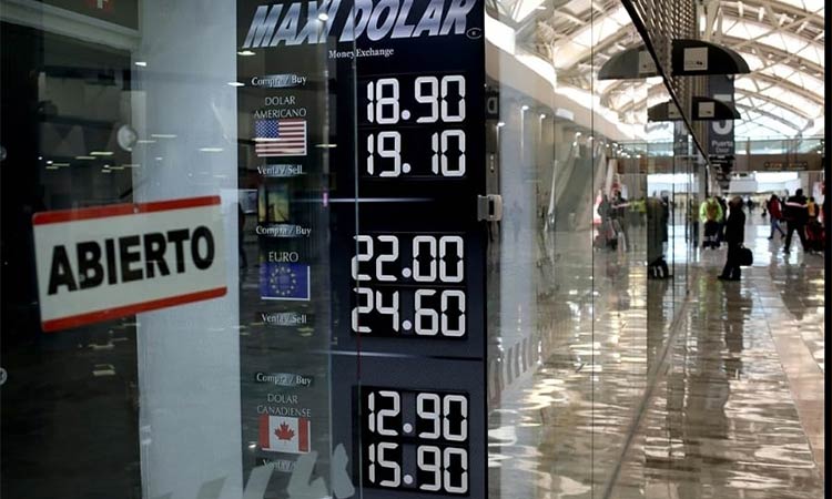 Retrocede el peso frente al dólar por preocupaciones sobre variante Delta del SARS-CoV-2