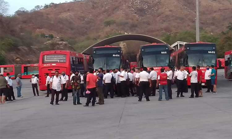 Paran labores trabajadores del Acabús; suspenden el servicio de transporte