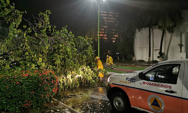 Gobierno de Guerrero atiende afectaciones ante la presencia del huracán Rick