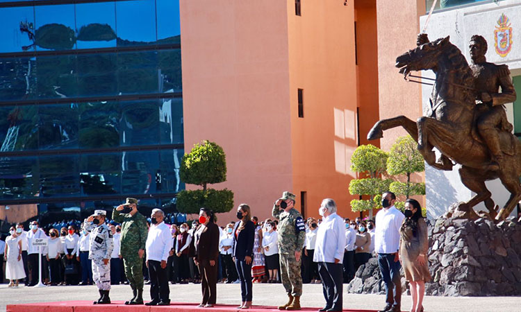 Preside Gobernadora Evelyn Salgado ceremonia mensual de Izamiento de Bandera correspondiente a noviembre