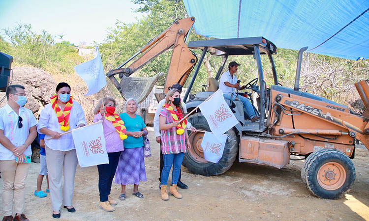 Da banderazo gobernadora Evelyn Salgado a obras de pavimentación y drenaje en Huitzuco