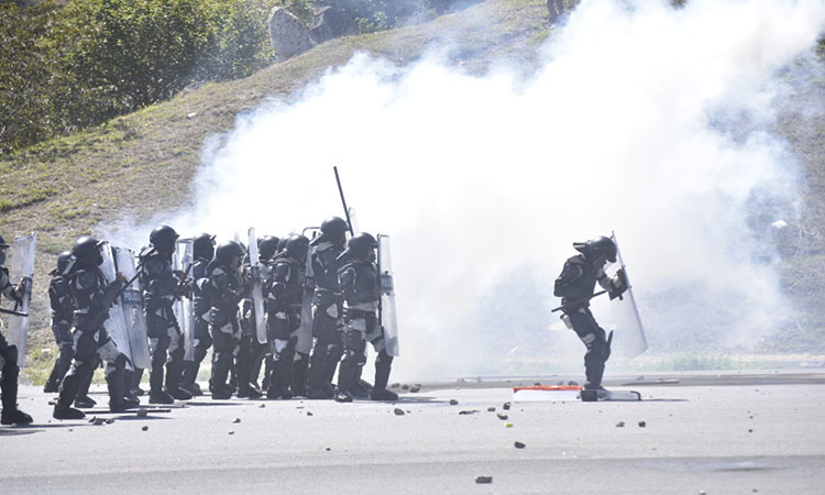 Enfrentamiento entre estudiantes de Ayotzinapa deja 21 policías lesionados, 10 de miembros de la Guardia Nacional (GN), 11 policías estatales y 5 detenidos