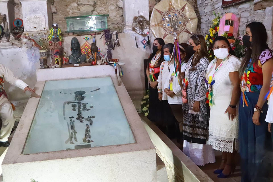 Preside la gobernadora del estado Evelyn Salgado el 497 aniversario luctuoso del último emperador azteca Cuauhtémoc