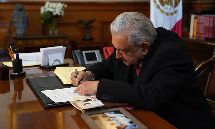 AMLO publica sentencia del Tribunal Electoral: “si no lo hago arrestan a Jesús y a la pobre de Jessi”