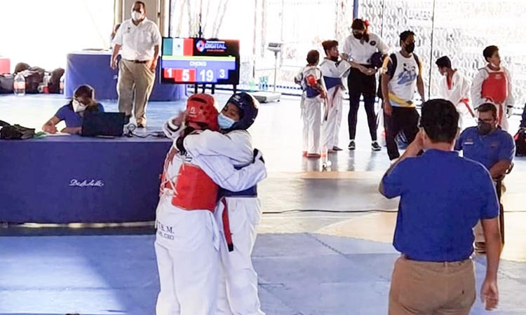 Estudiante del Tecnológico de Costa Grande gana la medalla de oro en Taekwondo