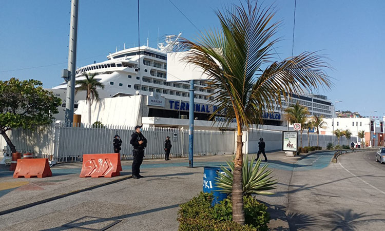 Brinda la Policía Estatal seguridad en la Terminal Marítima de Acapulco por arribo de Crucero