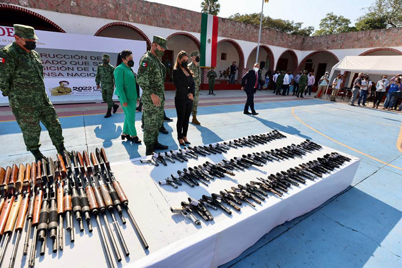 Encabeza gobernadora Evelyn Salgado con mandos militares ceremonia de destrucción de armamento decomisado y donado en Guerrero