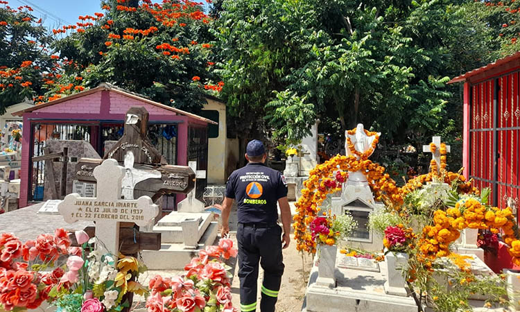 Más de mil elementos despliega Seguridad Pública y Protección Civil en puntos de mayor afluencia turística y de celebración por “Día de Muertos”