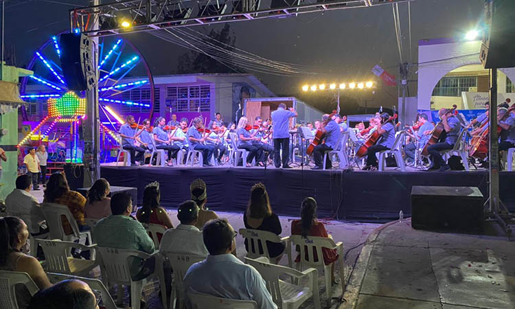 El pueblo de Atenango del Río recibe a la Orquesta Filarmónica de Acapulco