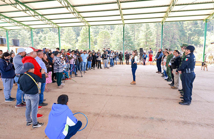 Se reúne Evelyn Salgado con habitantes de El Durazno en La Sierra  de Tierra Caliente de Guerrero