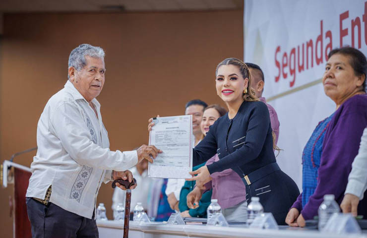 Entrega Evelyn Salgado títulos de propiedad a 250 familias de diversos municipios de Guerrero