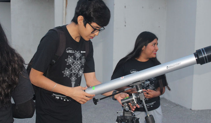 Inició “Noche de las Estrellas 2024”, con talleres de ciencia, en la plaza cívica de Chilpancingo: SEG