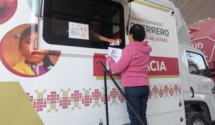 Unidades Médicas Móviles llevan servicios de salud gratuitos a Apetlanca y Juchitán